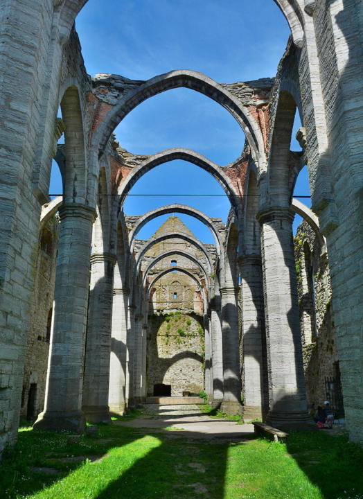 Sankta Karins kyrkoruin. Bild från väster mot koret.