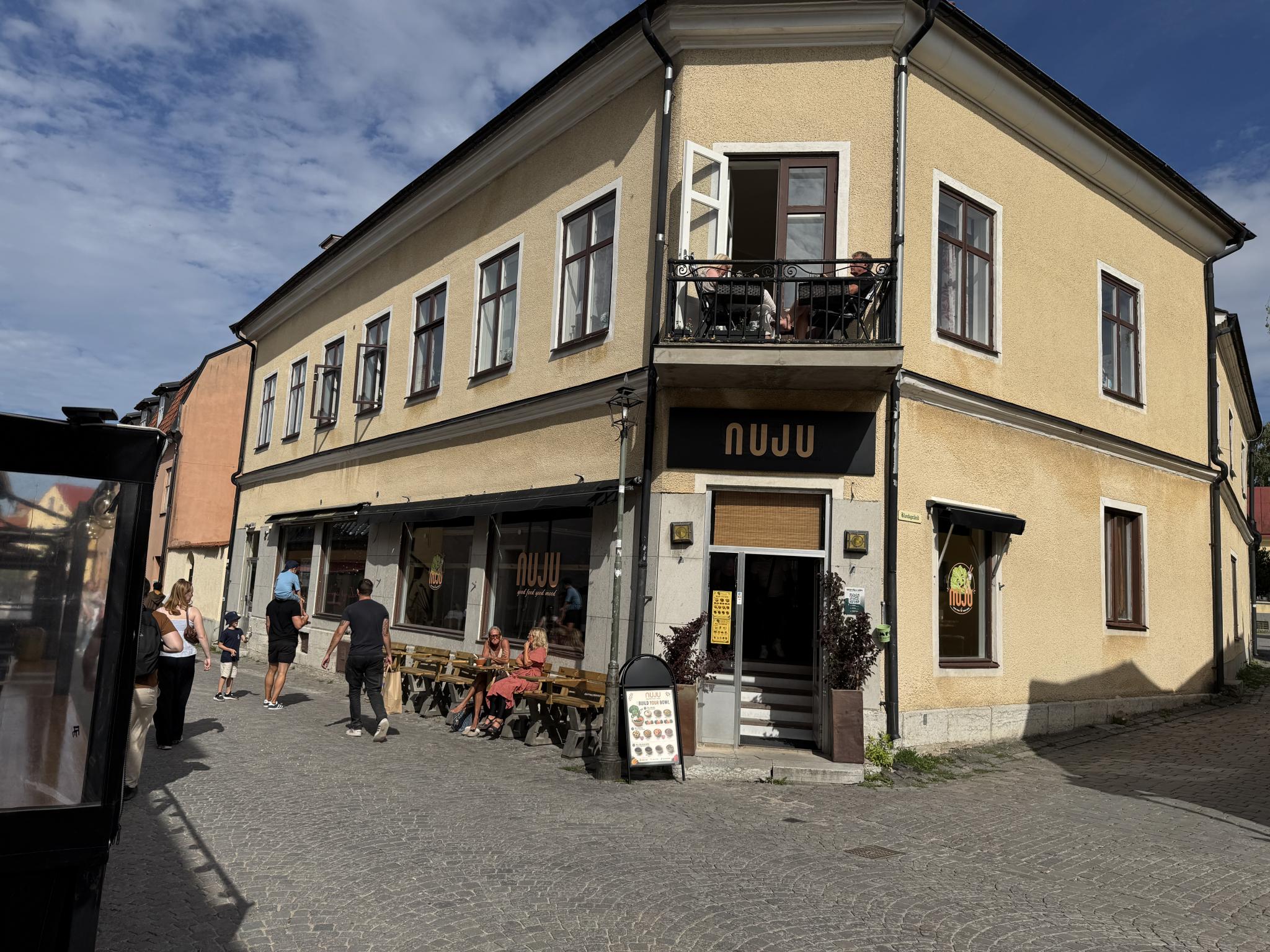 Nuju och Home By Dean, Adeslgatan 42. Foto 2026, Gustav Appelquist.