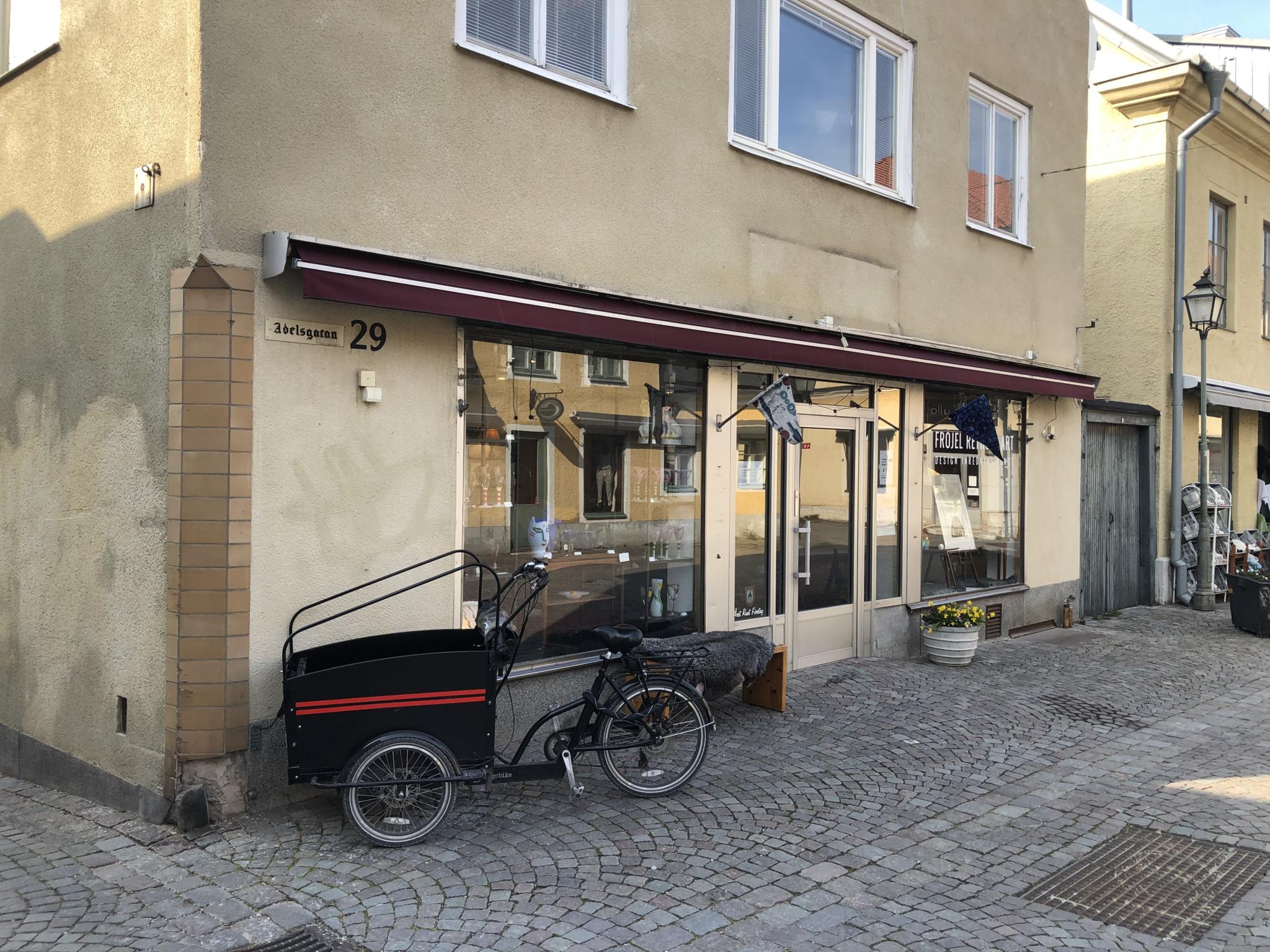 Adelsgatan 29, Fröjel Retro & Art.