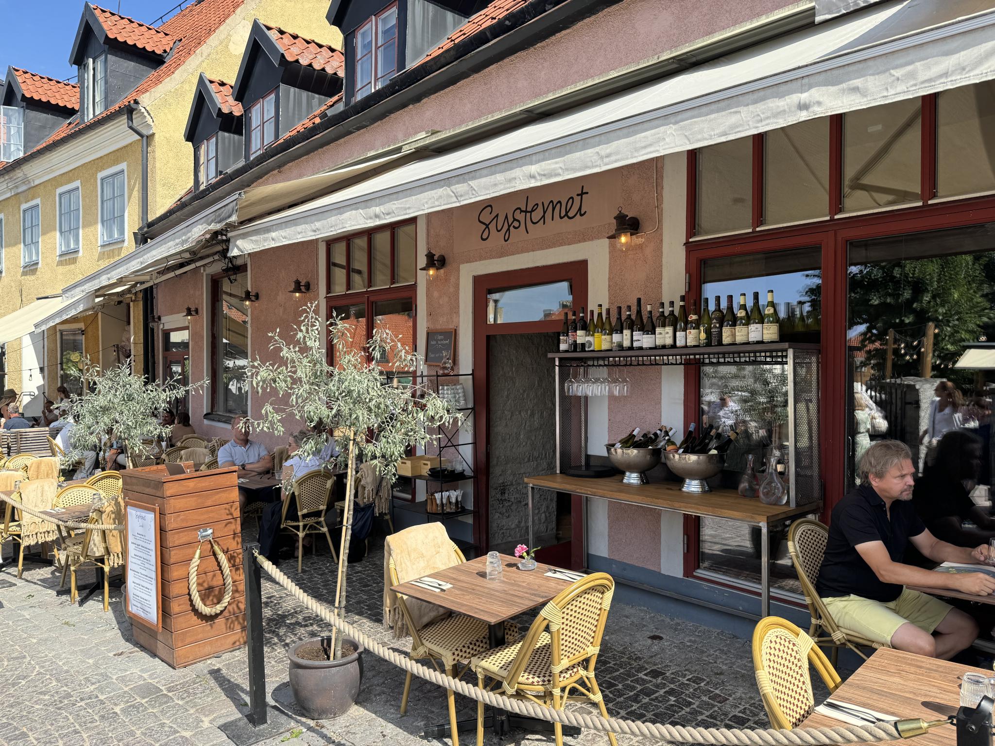 Södra Kyrkogatan 12 (vid Stora Torget), Restaurang Systemet.