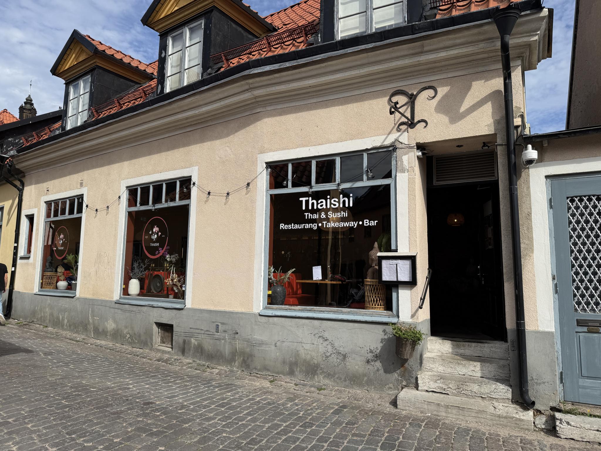 Södra Kyrkogatan 16, restaurang Thaishi i Visby. Foto 2026, Gustav Appelquist